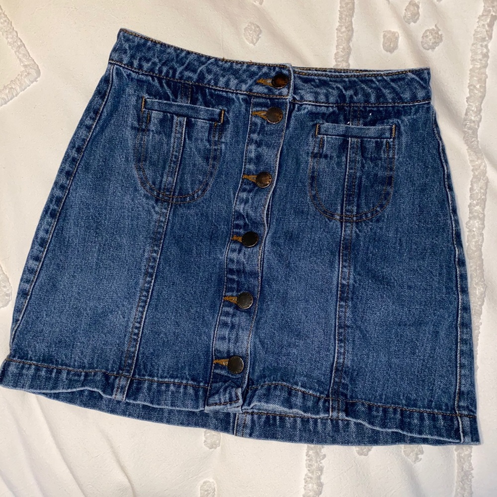 Denim mini skirt!